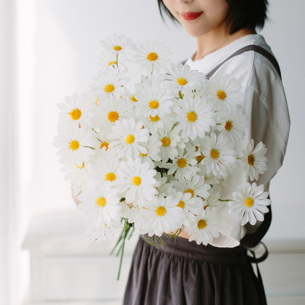 Artificial daisy and chamomile bouquet for living room vase decor